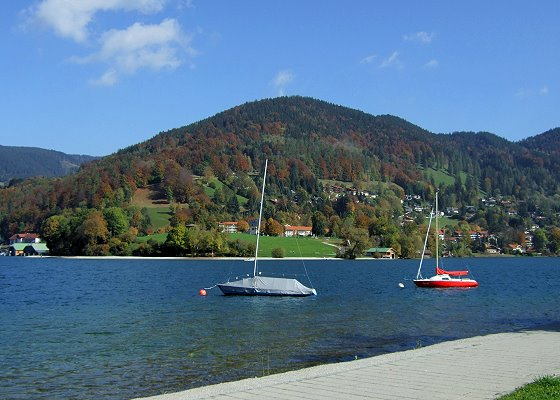 Der Tegernsee mit Gmund, Bad Wiessee, Rottach-Egern, Tegernsee und Kreuth.