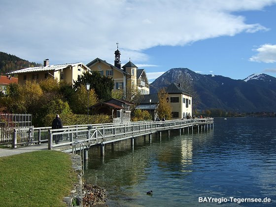 Uferpromenade im Ort Tegernsee